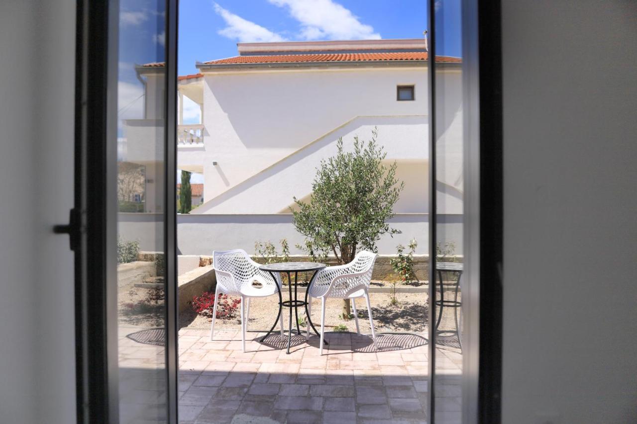 Apartments Terra Sun With Private Pool Or Jacuzzi Нівице Екстер'єр фото